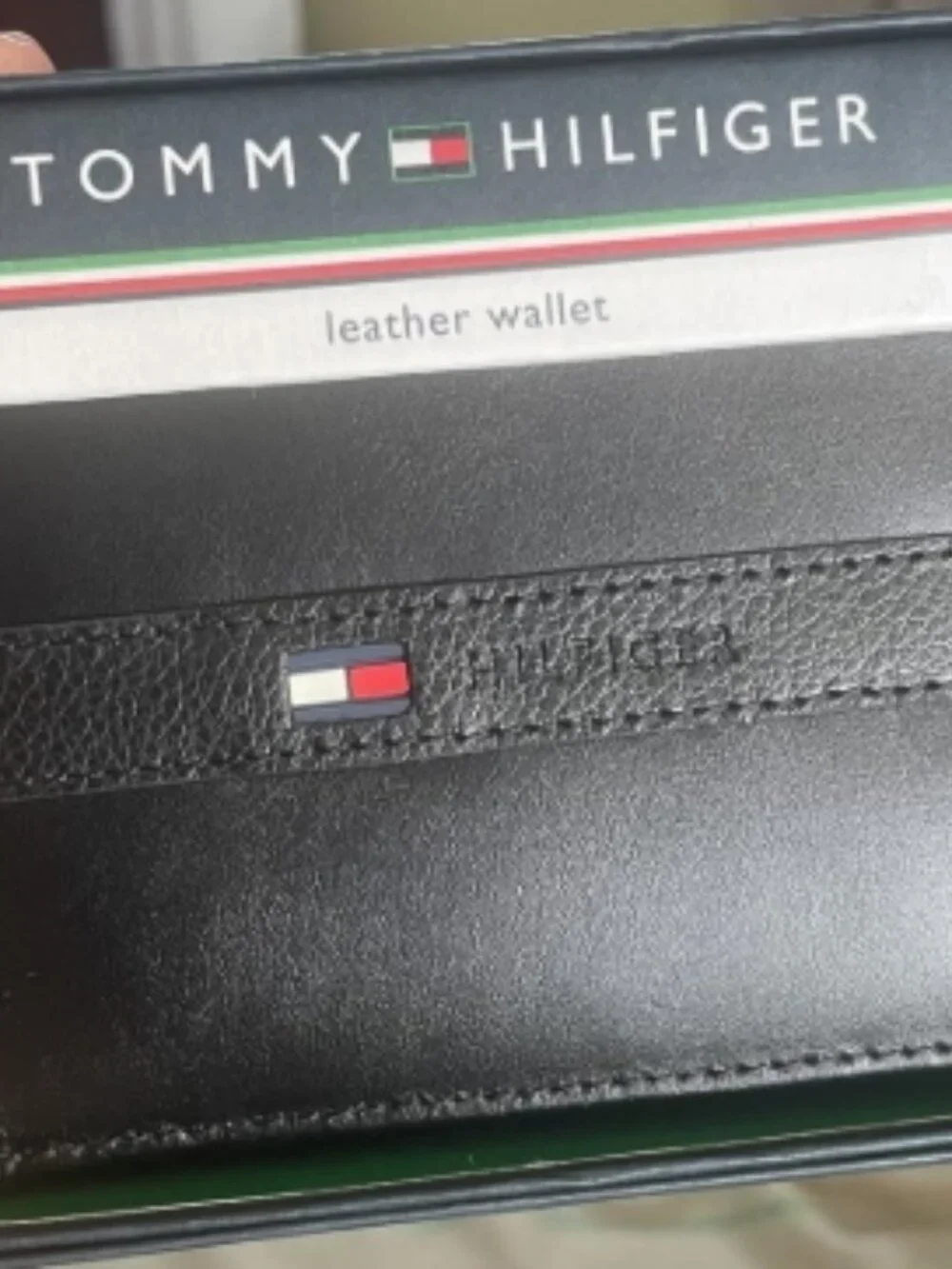 Tommy Hilfiger Men's Leather Bifold Wallet (759)